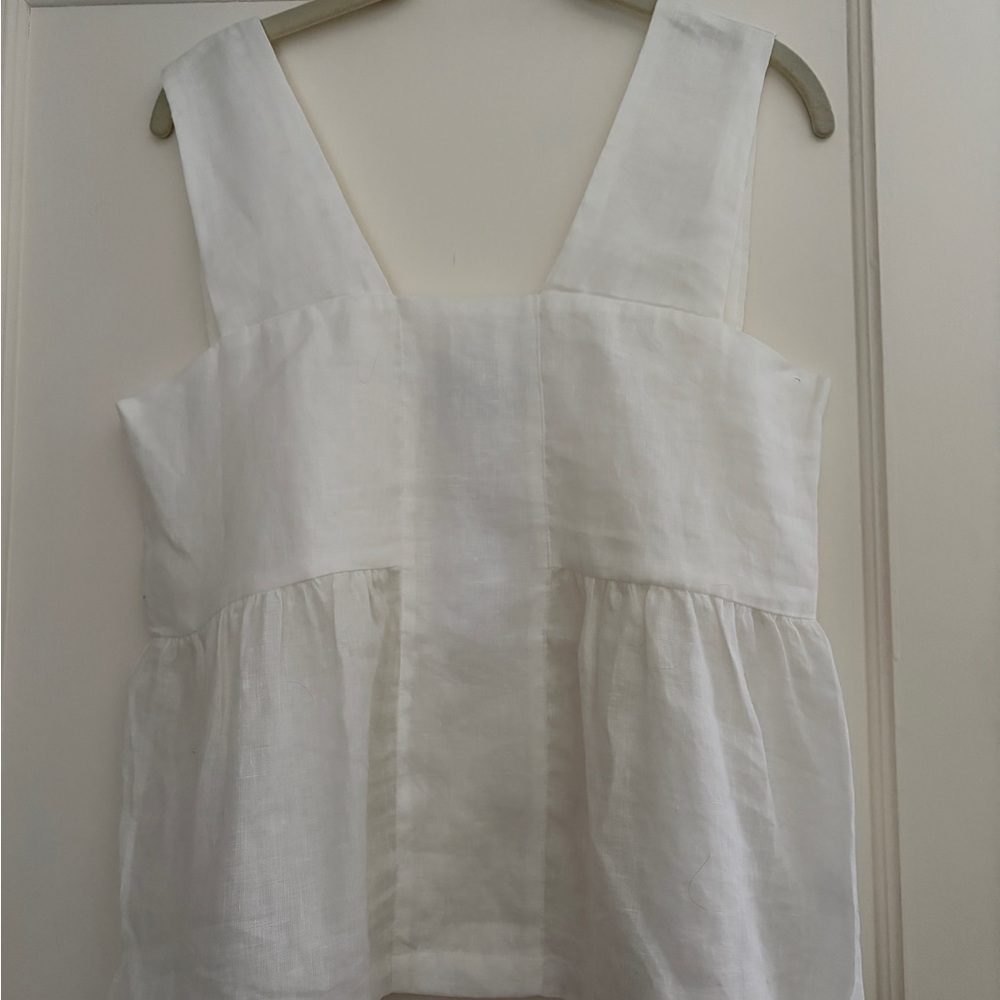 Amour Vert White Sleeveless Blouse